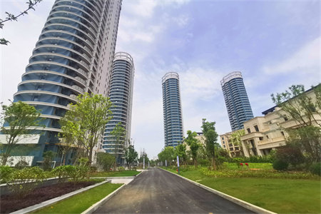 洋房三楼送车库71.8万包过户105m2